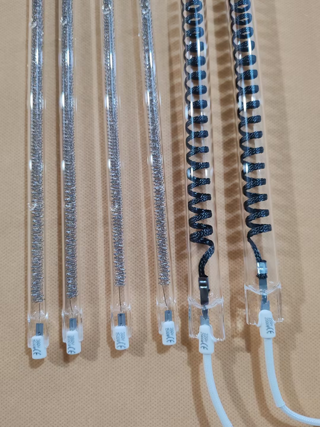 Lampe en tube de fibre de carbone
